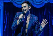 Cheyenne Jackson, estrela de La Cage Aux Folles, fala sobre o renascimento do musical