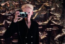 Wim Wenders dirige Tilda Swinton para o desfile Metiers d'Art da Chanel