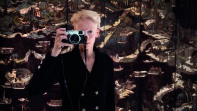 Wim Wenders dirige Tilda Swinton para o desfile Metiers d'Art da Chanel