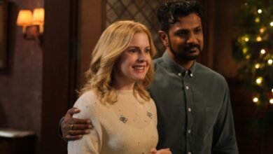 Estrela de 'Ghosts' Rose McIver no episódio de Natal e sua estreia na direção