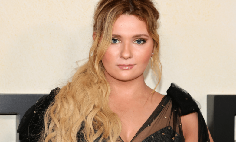 Abigail Breslin foi chamada de ‘histérica’ após acusar ator de mau comportamento