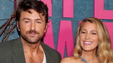 Brandon Sklenar apoia Blake Lively em Justin Baldoni, termina com a rivalidade conosco