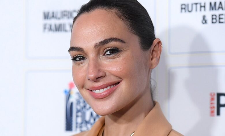 Gal Gadot fez uma cirurgia de emergência para coágulo sanguíneo cerebral e depois deu à luz