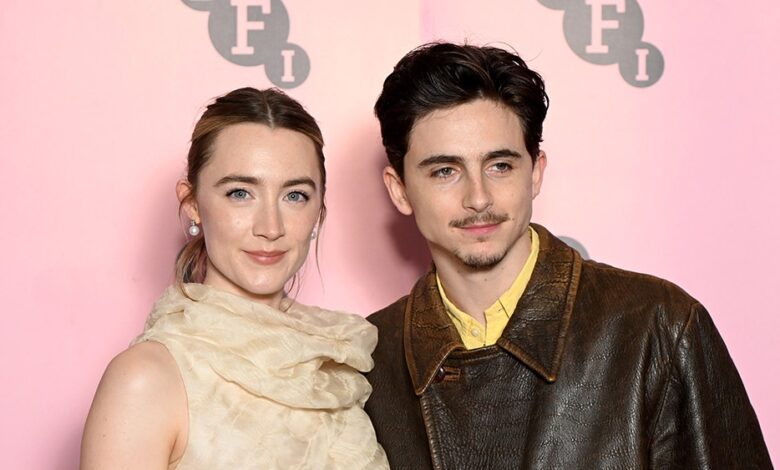 Timothée Chalamet e Saoirse Ronan refletem sobre como fazer 'Pequenas Mulheres'