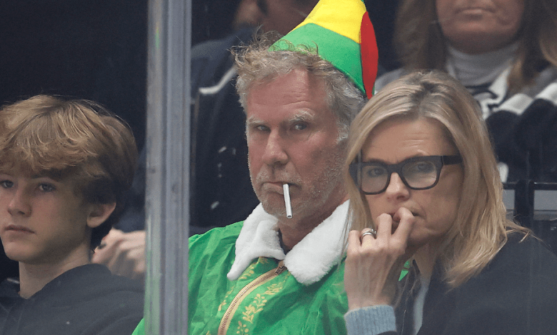 Will Ferrell se veste como Buddy the Elf no jogo de hóquei do LA Kings