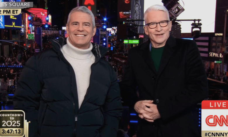 Andy Cohen traz tequila para o ano novo da CNN; Anderson Cooper luta