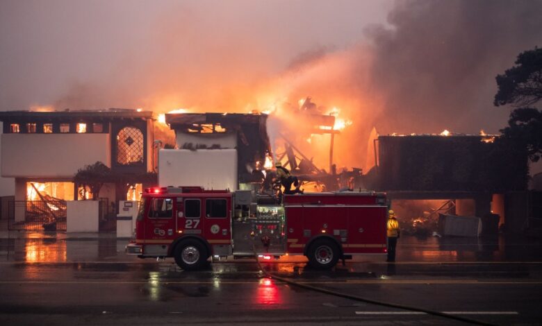 Incêndios fazem moradores de Los Angeles lutarem por moradia