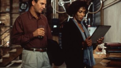 Kevin Costner diz que tem sorte de completar 70 anos ao se lembrar de Whitney Houston