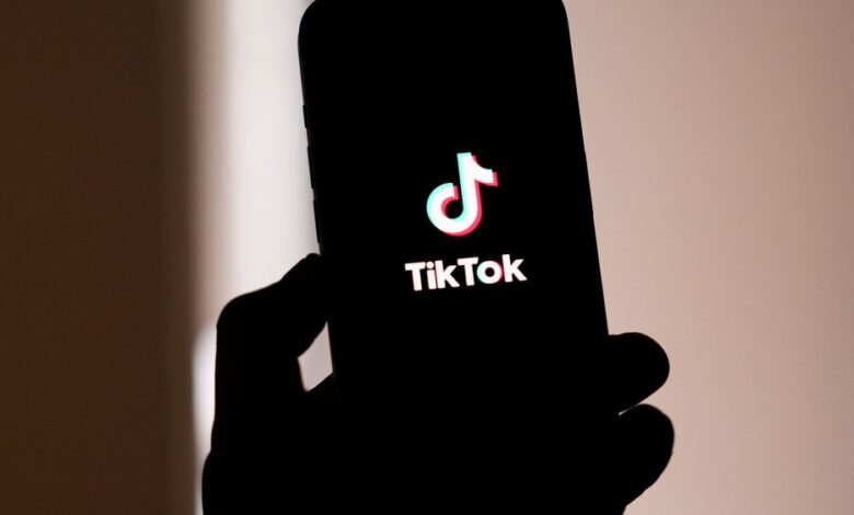 Por que o TikTok escureceu? A lei dos EUA proíbe o aplicativo, que é encerrado para os usuários