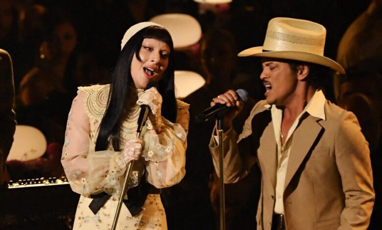 Lady Gaga, Bruno Mars Sing 'California Dreamin' no Grammy